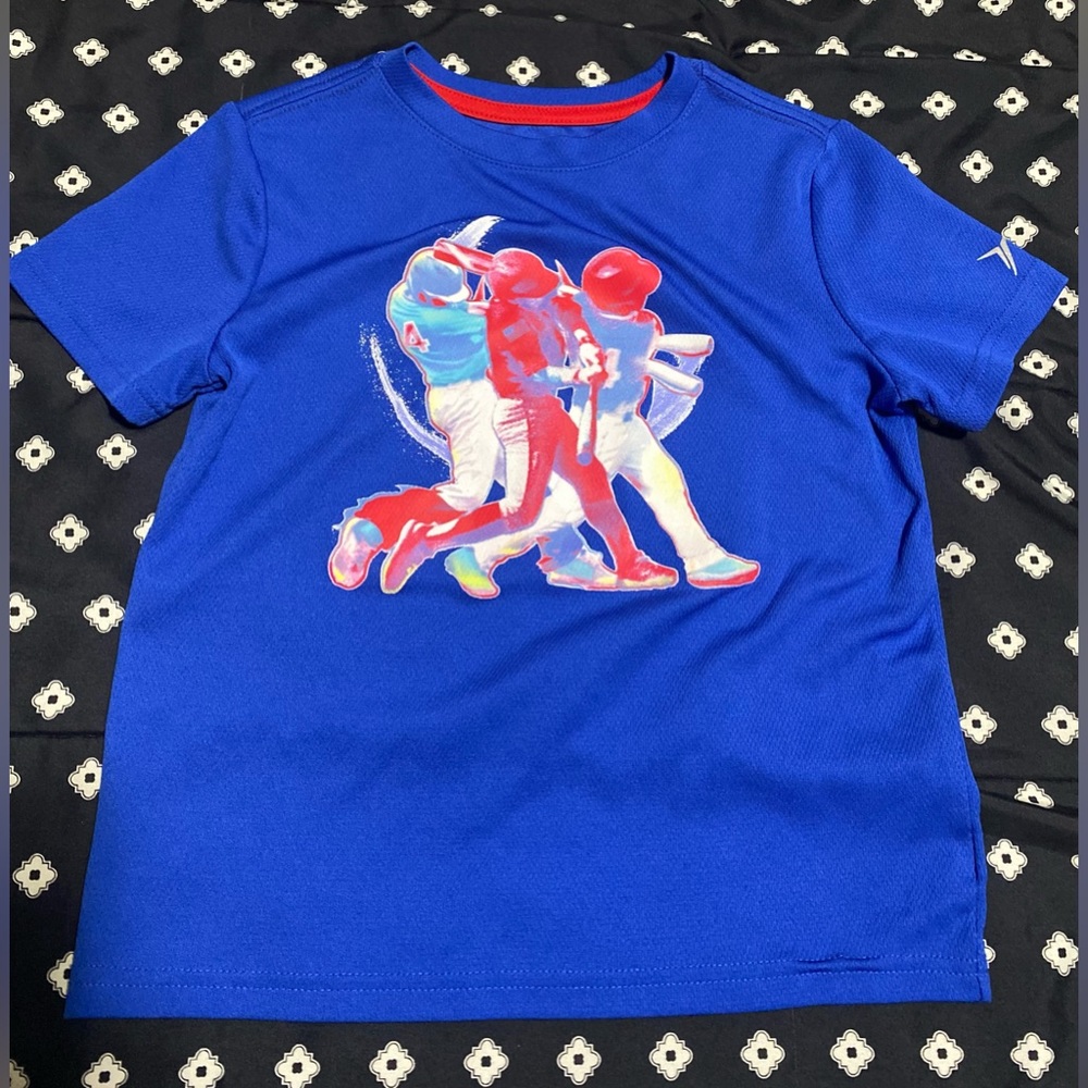 💰2/$10 Boys Blue Old Navy Baseball player picture size 6/7